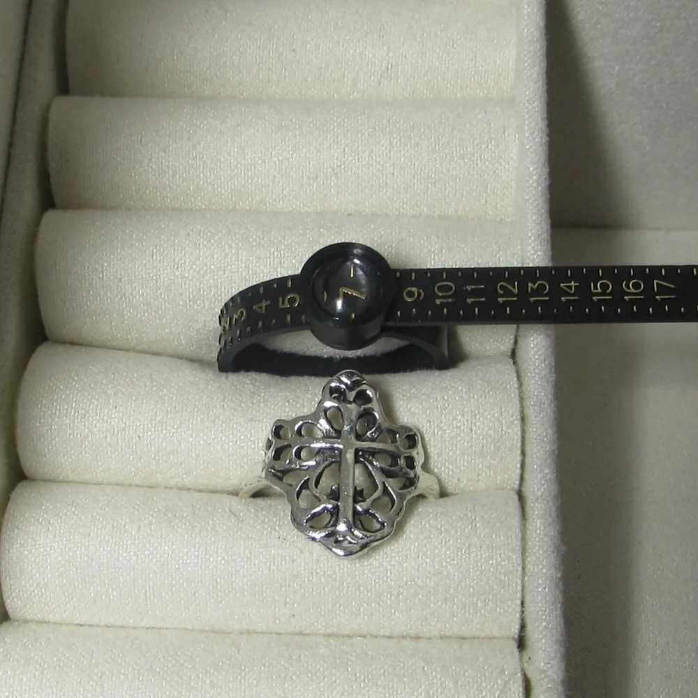Elegant Silver Cross Ring - Picture 3 of 3